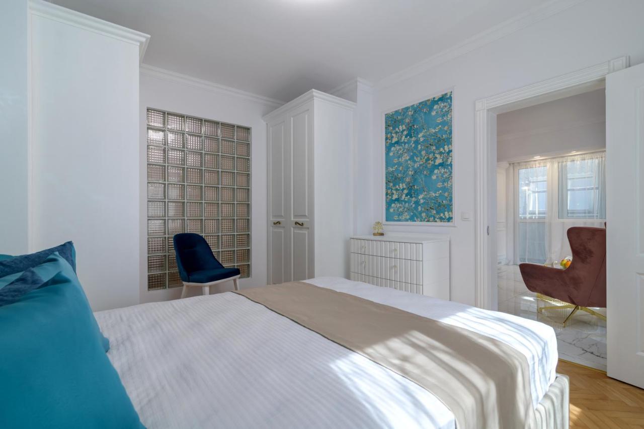 Лукс На Море Luxury Apartment In Downtown With Garage Varna Eksteriør bilde